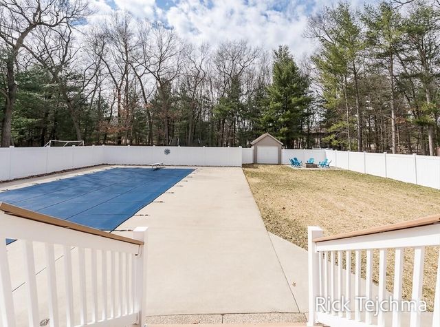 2055 Rambling Oak Drive, Muskegon Twp, MI 49445