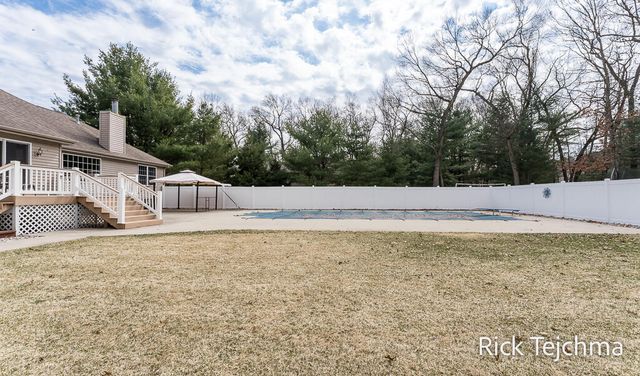 2055 Rambling Oak Drive, Muskegon Twp, MI 49445