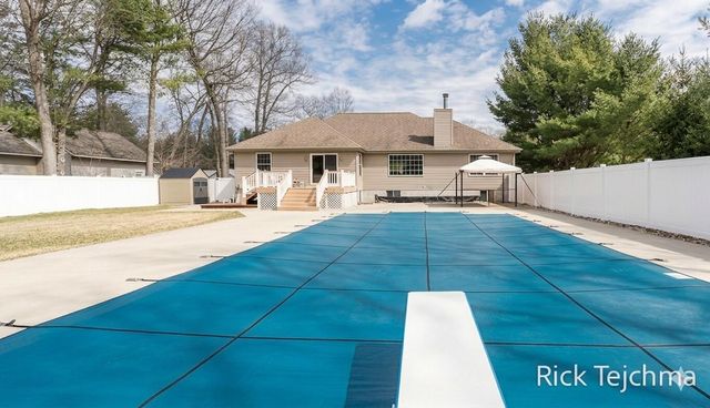 2055 Rambling Oak Drive, Muskegon Twp, MI 49445