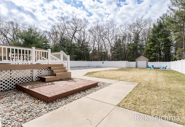 2055 Rambling Oak Drive, Muskegon Twp, MI 49445