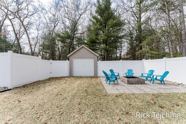2055 Rambling Oak Drive, Muskegon Twp, MI 49445