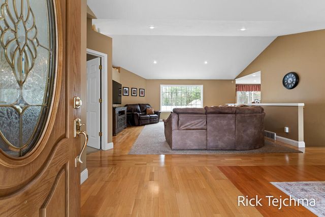 2055 Rambling Oak Drive, Muskegon Twp, MI 49445