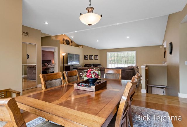 2055 Rambling Oak Drive, Muskegon Twp, MI 49445