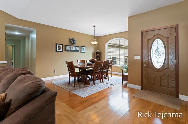 2055 Rambling Oak Drive, Muskegon Twp, MI 49445