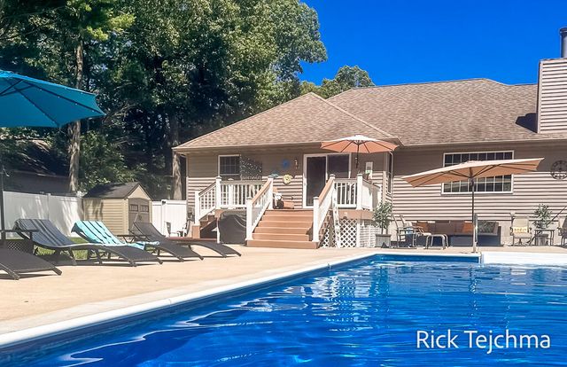 2055 Rambling Oak Drive, Muskegon Twp, MI 49445