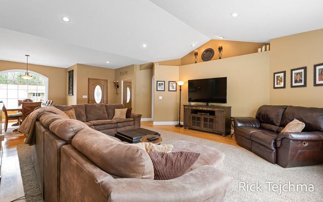 2055 Rambling Oak Drive, Muskegon Twp, MI 49445