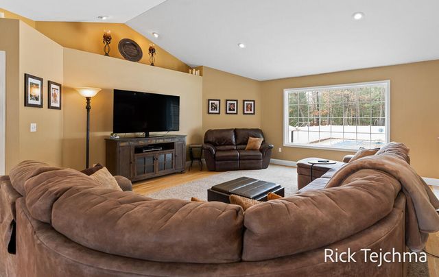 2055 Rambling Oak Drive, Muskegon Twp, MI 49445