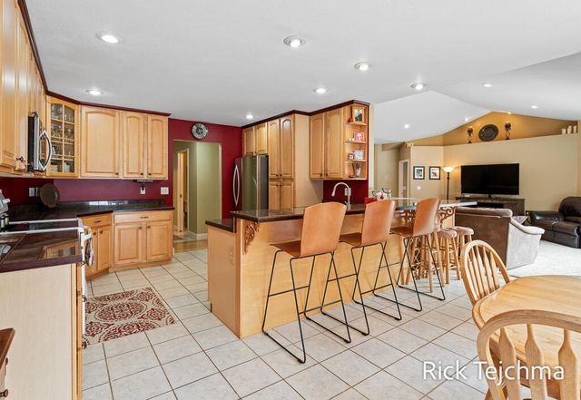 2055 Rambling Oak Drive, Muskegon Twp, MI 49445