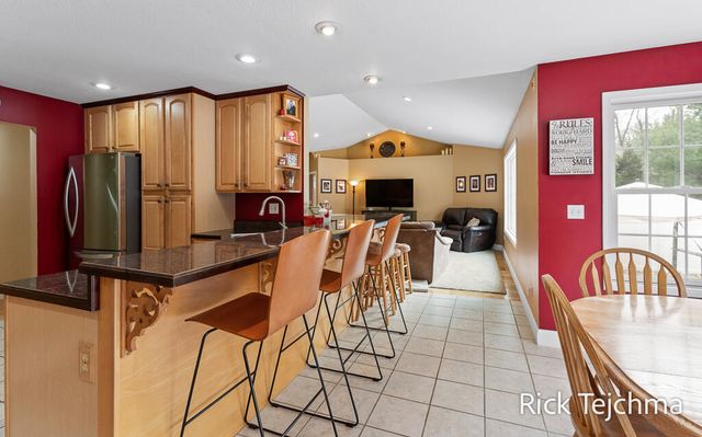 2055 Rambling Oak Drive, Muskegon Twp, MI 49445