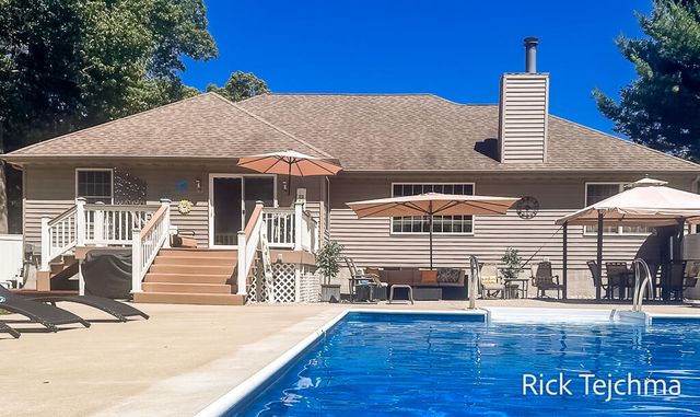 2055 Rambling Oak Drive, Muskegon Twp, MI 49445