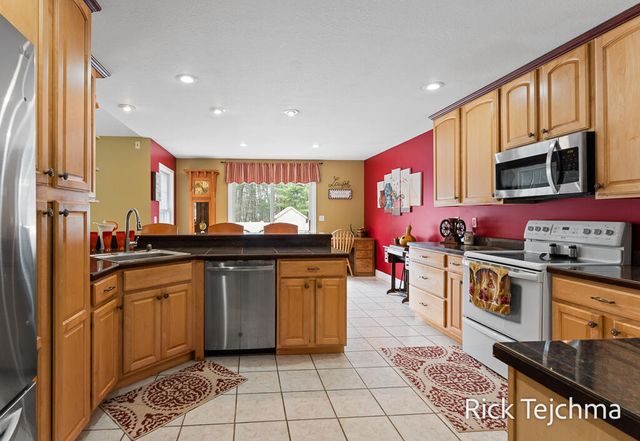 2055 Rambling Oak Drive, Muskegon Twp, MI 49445