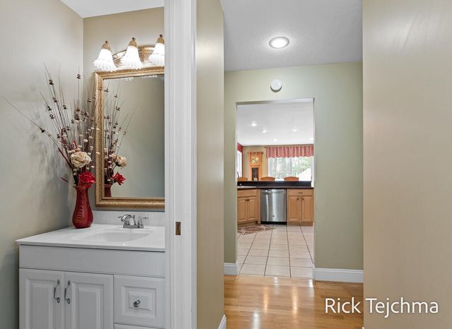 2055 Rambling Oak Drive, Muskegon Twp, MI 49445