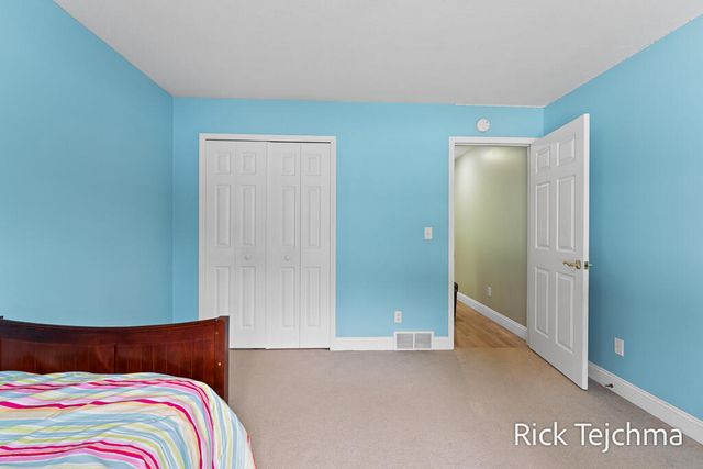 2055 Rambling Oak Drive, Muskegon Twp, MI 49445