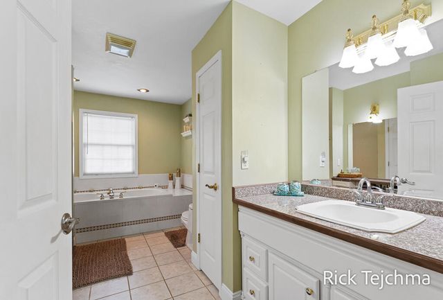 2055 Rambling Oak Drive, Muskegon Twp, MI 49445