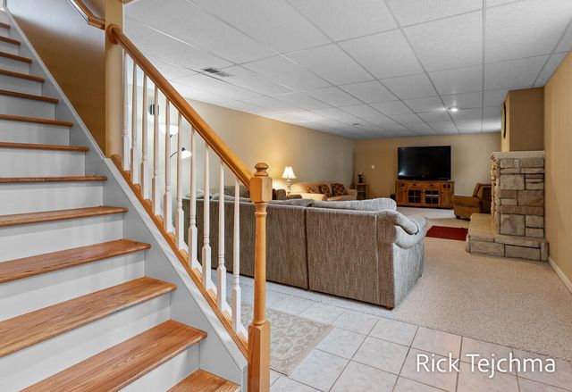 2055 Rambling Oak Drive, Muskegon Twp, MI 49445