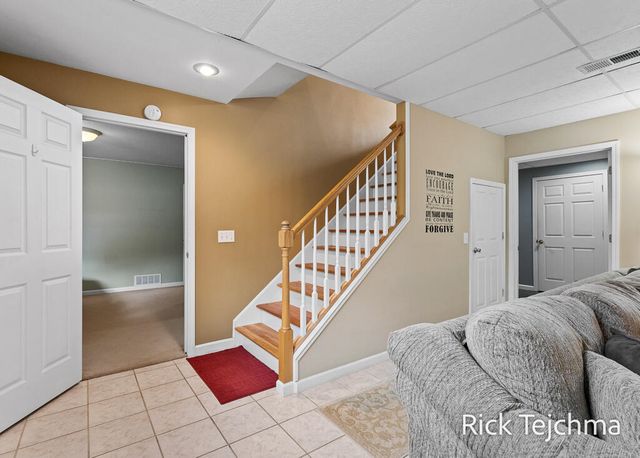 2055 Rambling Oak Drive, Muskegon Twp, MI 49445