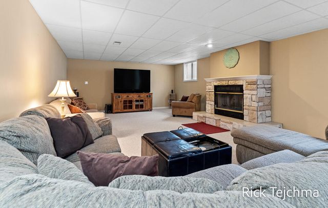 2055 Rambling Oak Drive, Muskegon Twp, MI 49445