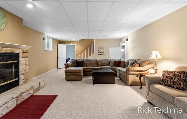 2055 Rambling Oak Drive, Muskegon Twp, MI 49445