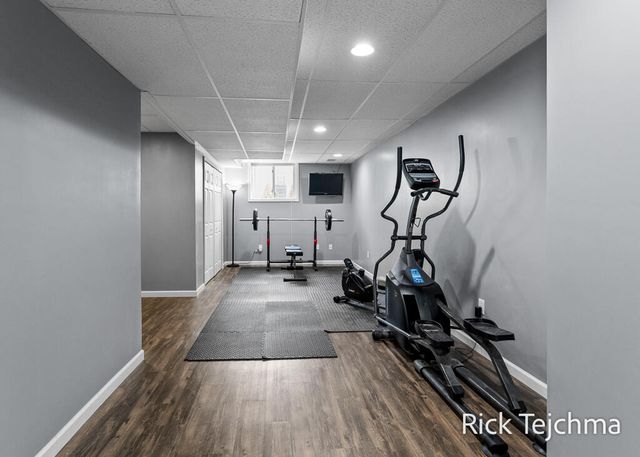 2055 Rambling Oak Drive, Muskegon Twp, MI 49445