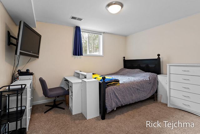 2055 Rambling Oak Drive, Muskegon Twp, MI 49445