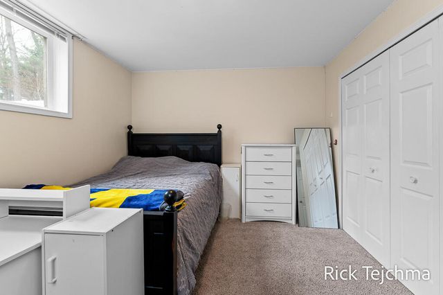 2055 Rambling Oak Drive, Muskegon Twp, MI 49445