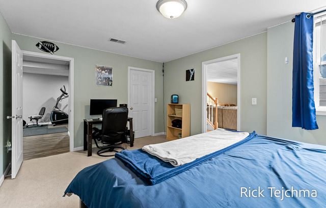 2055 Rambling Oak Drive, Muskegon Twp, MI 49445