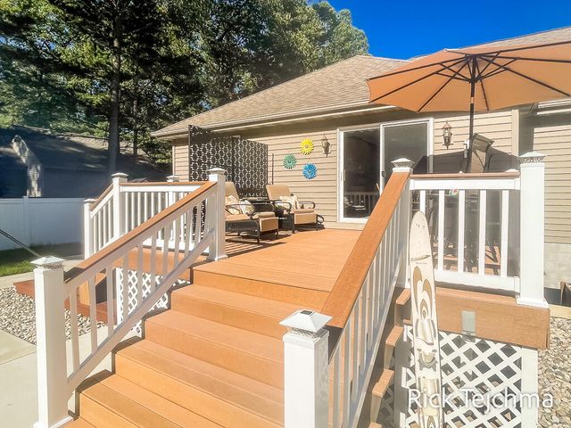 2055 Rambling Oak Drive, Muskegon Twp, MI 49445