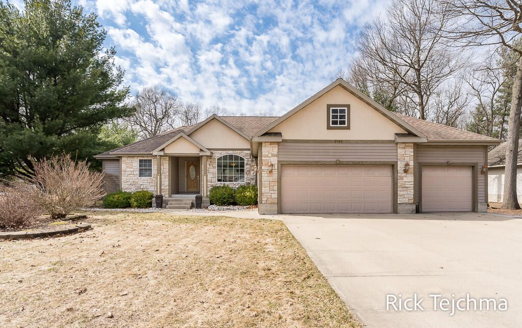 2055 Rambling Oak Drive, Muskegon Twp, MI 49445