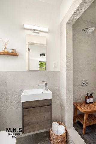 800 E 17th St Apt 1F, New York City, NY 11230