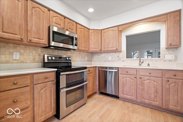 949 Peppermill Run, Greenwood, IN 46143