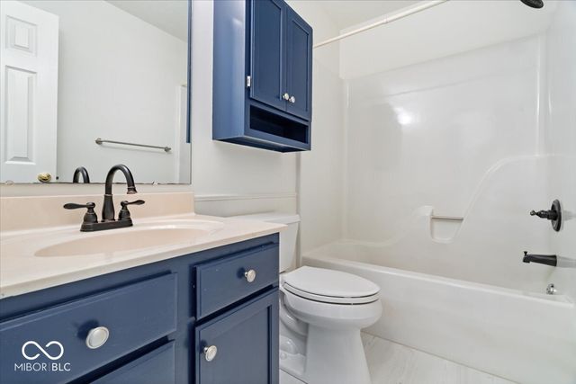 949 Peppermill Run, Greenwood, IN 46143