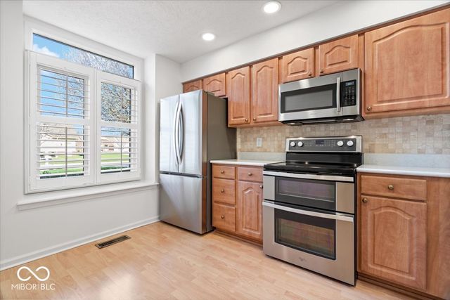 949 Peppermill Run, Greenwood, IN 46143