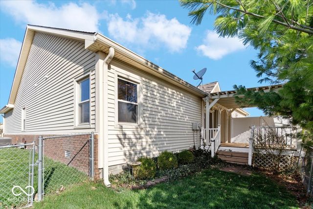 949 Peppermill Run, Greenwood, IN 46143