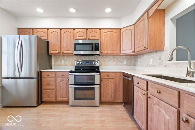 949 Peppermill Run, Greenwood, IN 46143