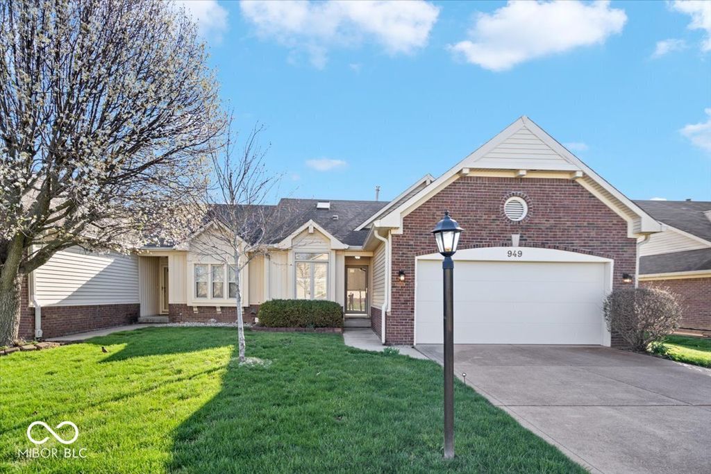 949 Peppermill Run, Greenwood, IN 46143