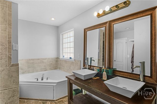 242 Parish Loop NE, Hinesville, GA 31313