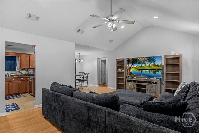 242 Parish Loop NE, Hinesville, GA 31313