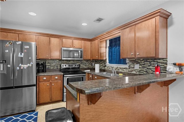 242 Parish Loop NE, Hinesville, GA 31313