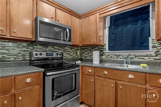 242 Parish Loop NE, Hinesville, GA 31313