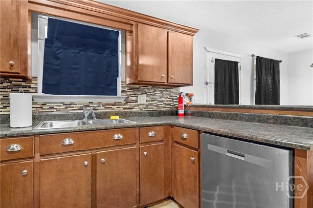 242 Parish Loop NE, Hinesville, GA 31313