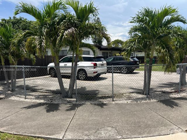 695 697 Curtiss Dr, Opa-locka, FL 33054