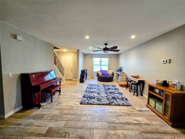 12866 S 279th East Avenue, Coweta, OK 74429