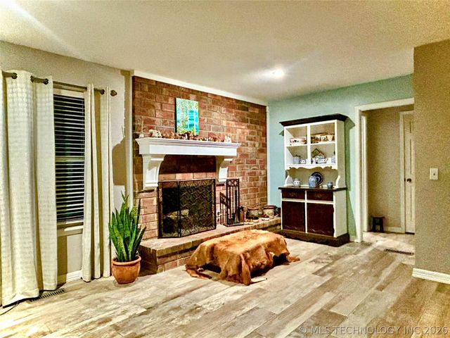 12866 S 279th East Avenue, Coweta, OK 74429