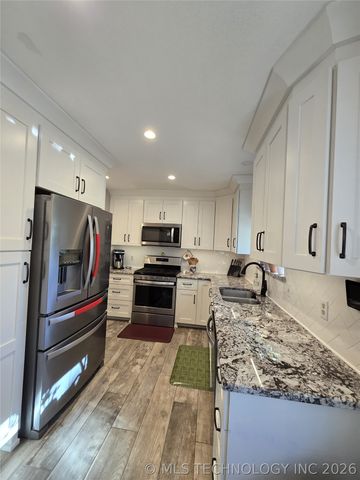 12866 S 279th East Avenue, Coweta, OK 74429