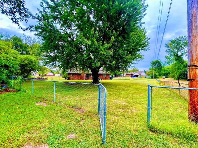 12866 S 279th East Avenue, Coweta, OK 74429