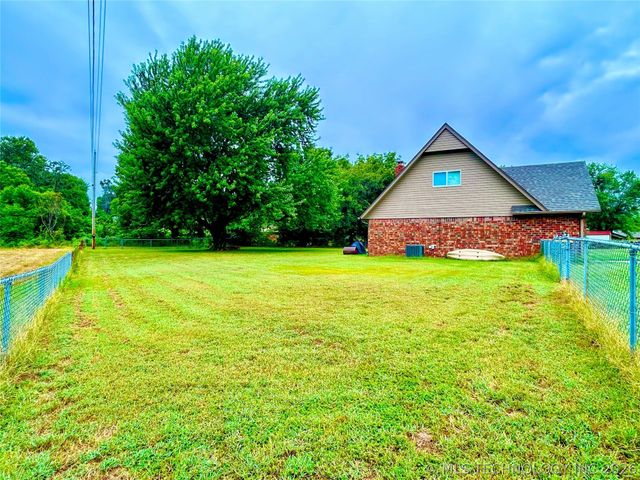 12866 S 279th East Avenue, Coweta, OK 74429