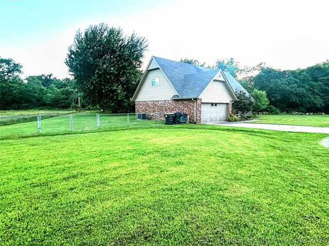 12866 S 279th East Avenue, Coweta, OK 74429