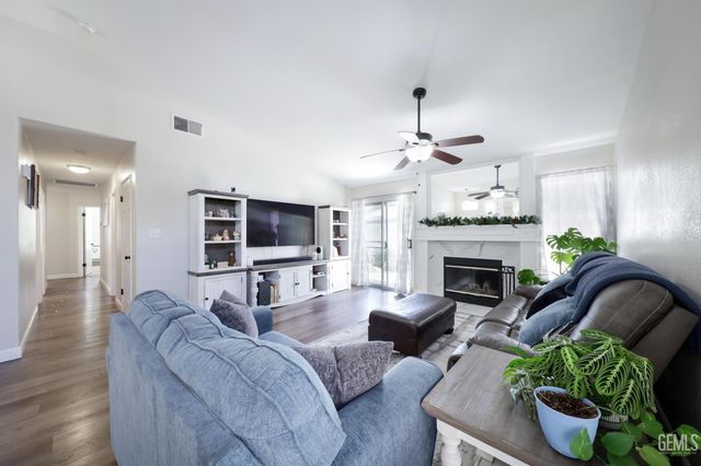 9016 Saint Jean Court, Bakersfield, CA 93312