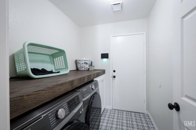 9016 Saint Jean Court, Bakersfield, CA 93312