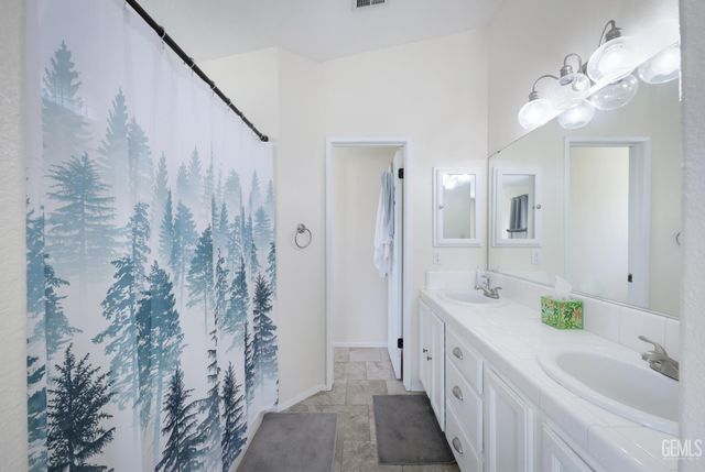 9016 Saint Jean Court, Bakersfield, CA 93312